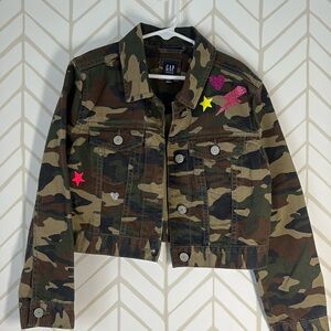 Gap Camo Denim Jean Jacket
Like new 
Adorable with designs
Size M girls (8-9)
